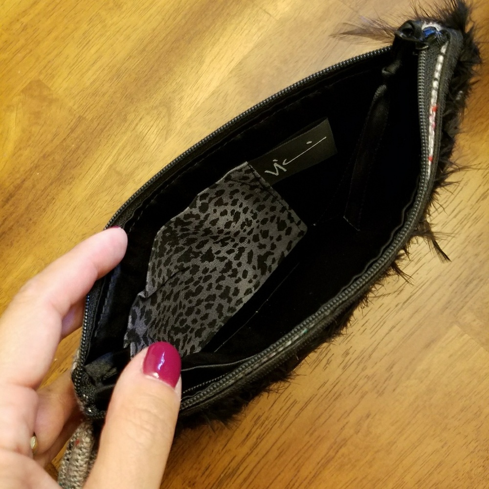 Vic Wristlet - Picture 3 of 4
